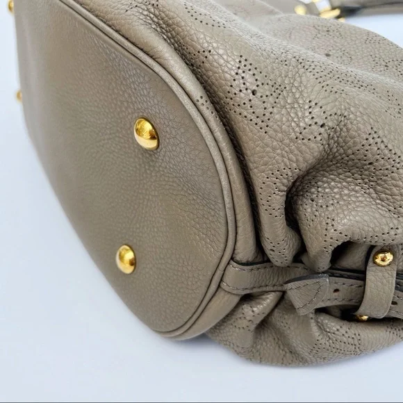 Louis Vuitton Monogram Mahina Neo Leather Hobo Monogram Perforated Gris Elephant - Picture 13 of 13